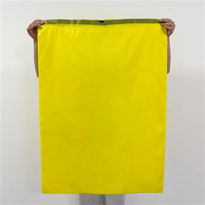 큰 노란색 쓰레기 봉투